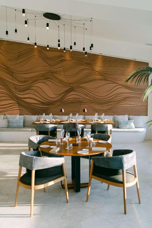 Restaurace v ubytování Sulià House Porto Rotondo, Curio Collection by Hilton