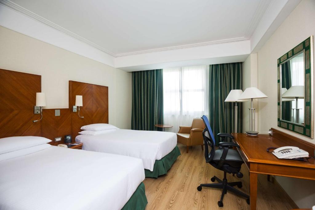 Postel nebo postele na pokoji v ubytování Hilton Rome Airport