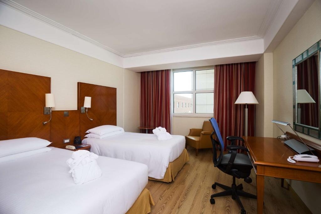 Postel nebo postele na pokoji v ubytování Hilton Rome Airport