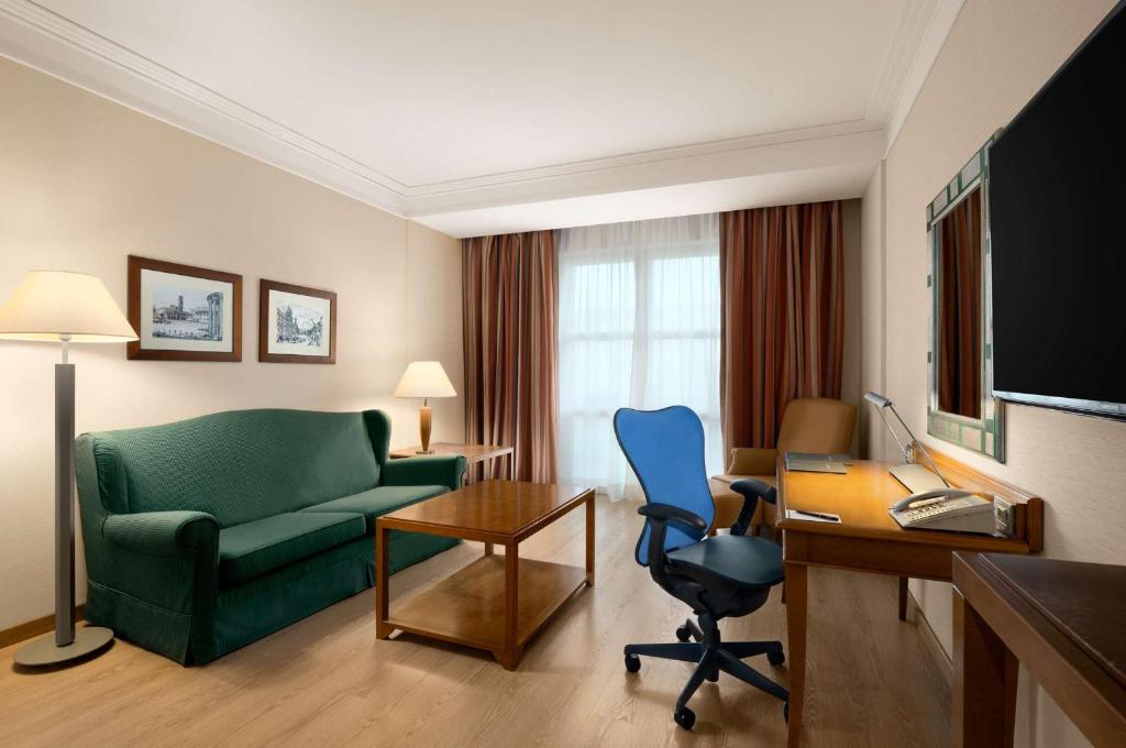 Posezení v ubytování Hilton Rome Airport