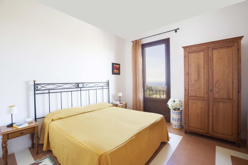 Postel nebo postele na pokoji v ubytování Hotel Baglio Santacroce