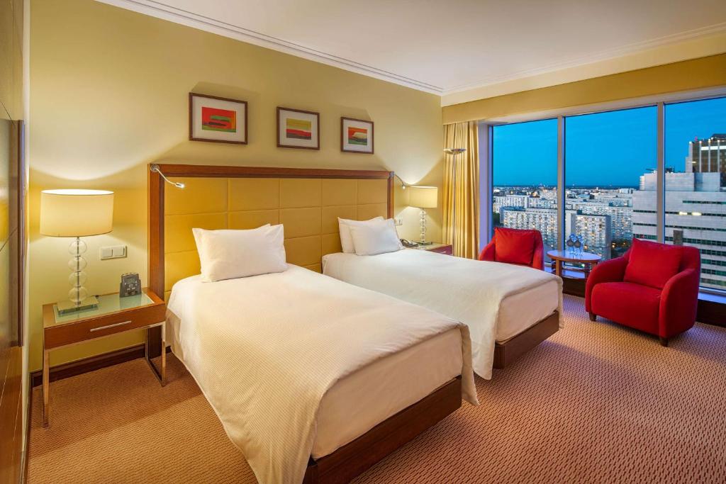 Posteľ alebo postele v izbe v ubytovaní Hilton Warsaw City Hotel