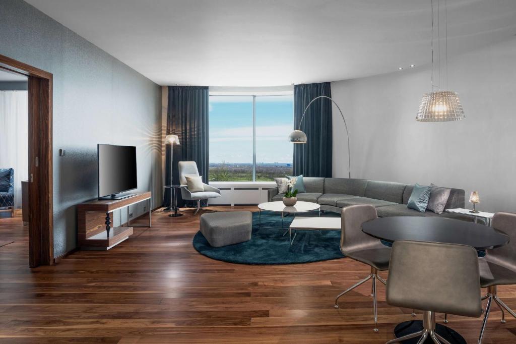 Hilton Saint Petersburg Expoforum - Suite Roi D'angle