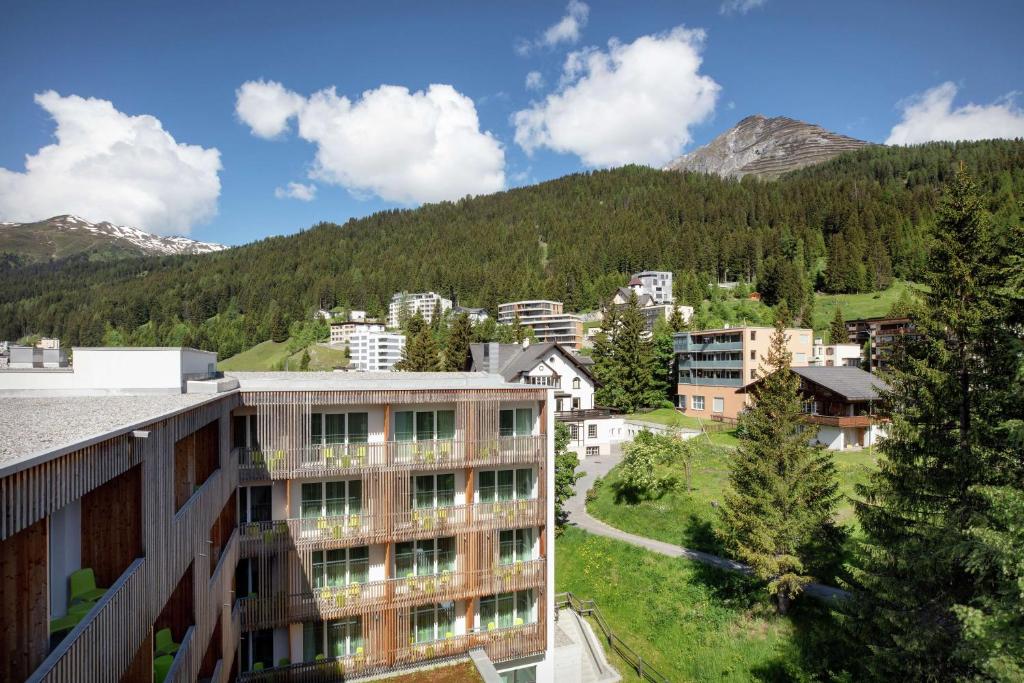 Nespecifikovaný výhled na hory nebo výhled na hory při pohledu z hotelu