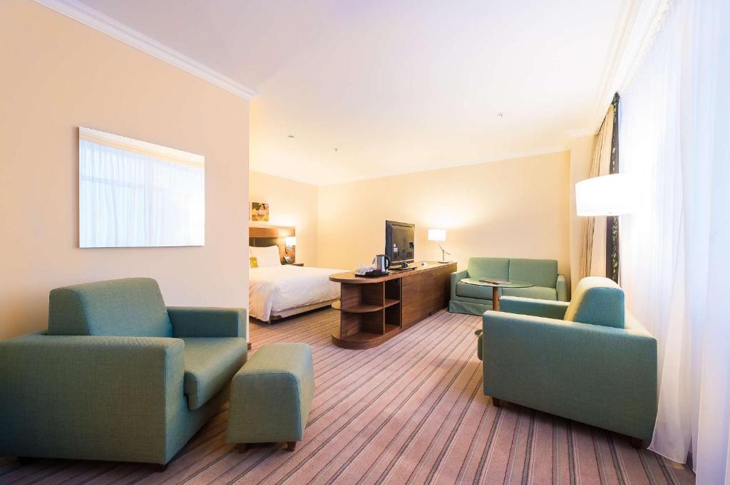 Hilton Garden Inn Krasnoyarsk - Deluxe King Room