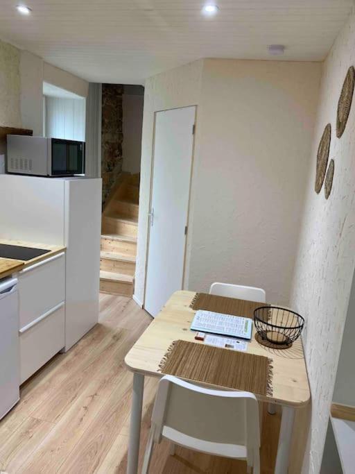 Kuchyň nebo kuchyňský kout v ubytování La maison d Evahlia