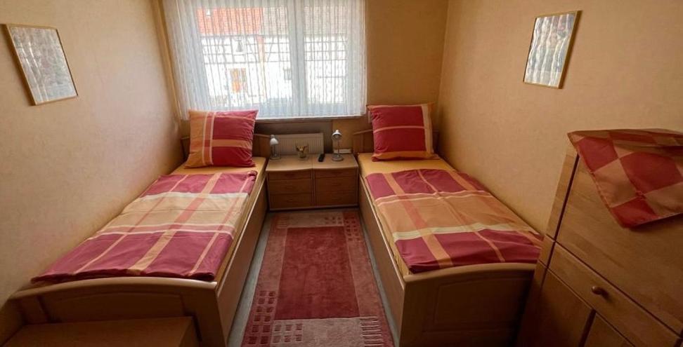 Postel nebo postele na pokoji v ubytování Spatzennester-Vogelsberger Hof