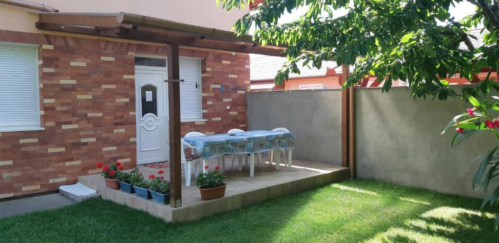 Ogród w obiekcie Sunshine Apartment