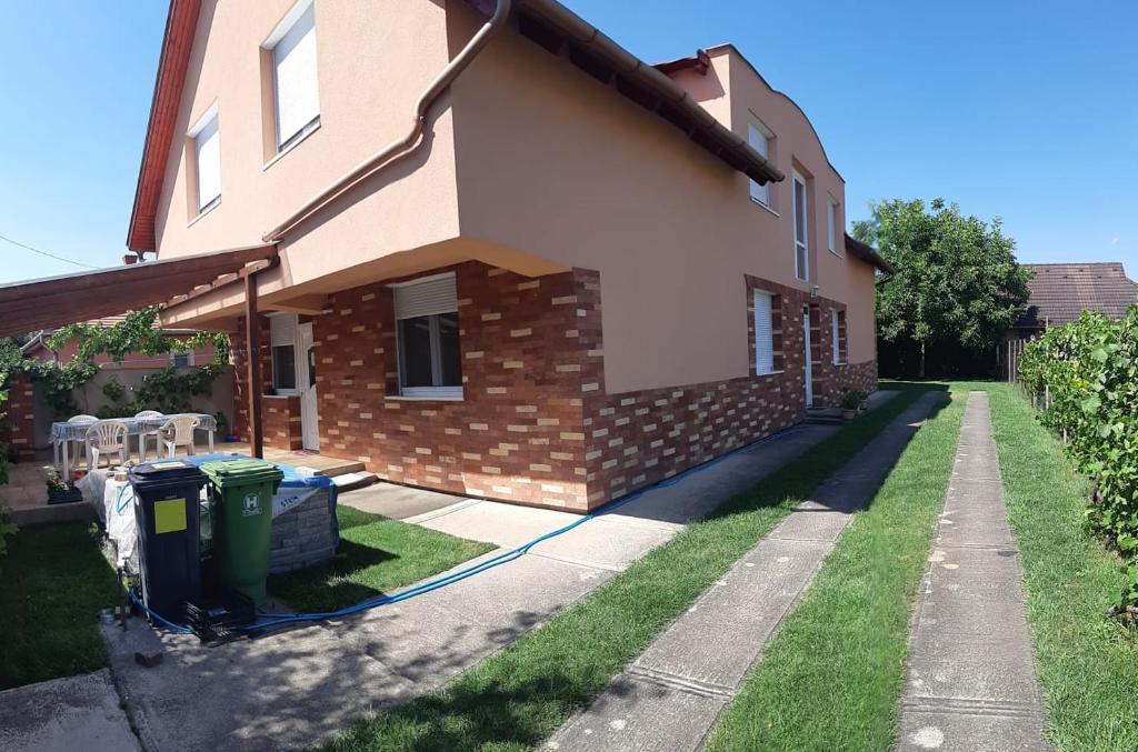 Budynek, w którym mieści się apartament