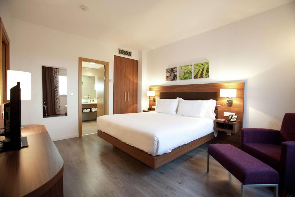 Posteľ alebo postele v izbe v ubytovaní Hilton Garden Inn Málaga