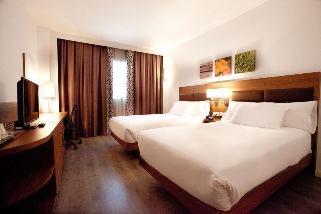 Posteľ alebo postele v izbe v ubytovaní Hilton Garden Inn Málaga
