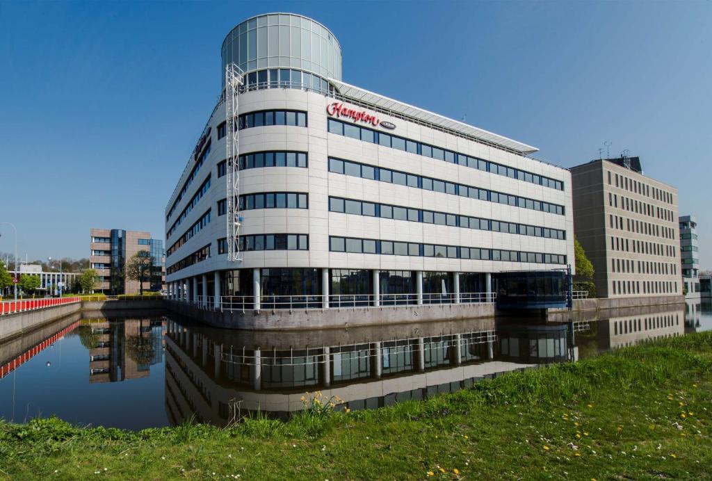 Hampton by Hilton Amsterdam Airport Schiphol - Resim 6
