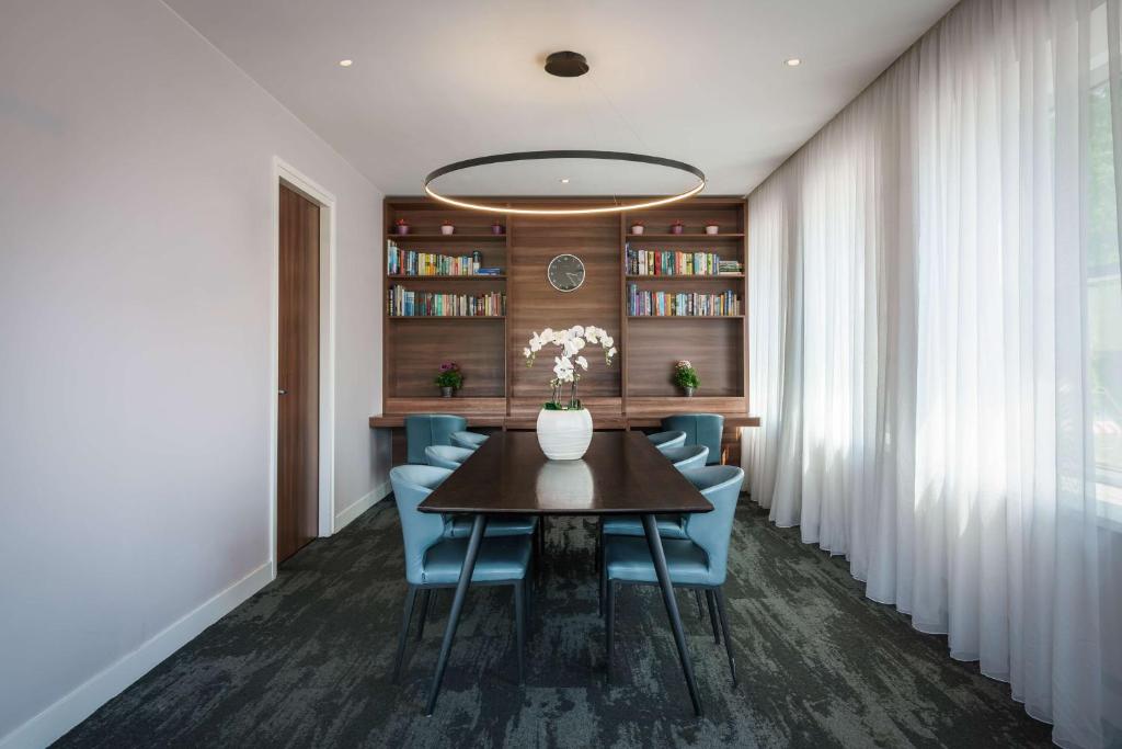 Hampton by Hilton Amsterdam Centre East - Resim 42