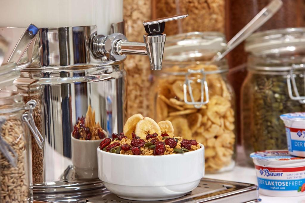 Hampton by Hilton Berlin City Centre Alexanderplatz - Resim 41