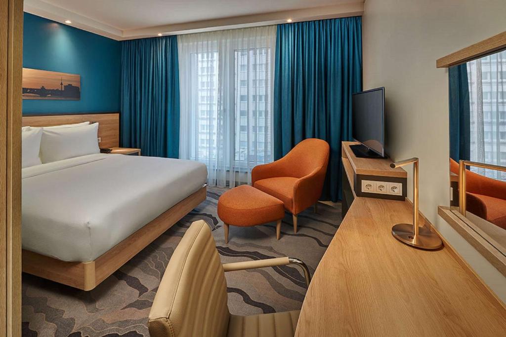 Hampton by Hilton Berlin City Centre Alexanderplatz - Habitación Con Cama Grande Y Vistas Al Patio