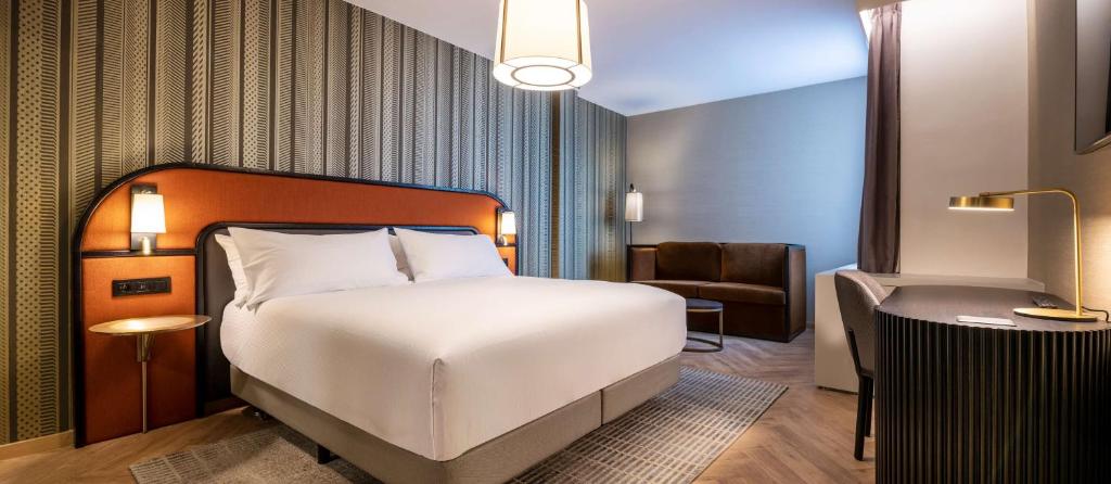 Postel nebo postele na pokoji v ubytování DoubleTree By Hilton Brussels City