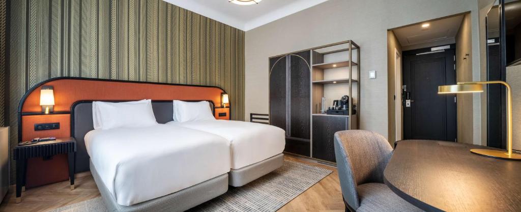 Postel nebo postele na pokoji v ubytování DoubleTree By Hilton Brussels City