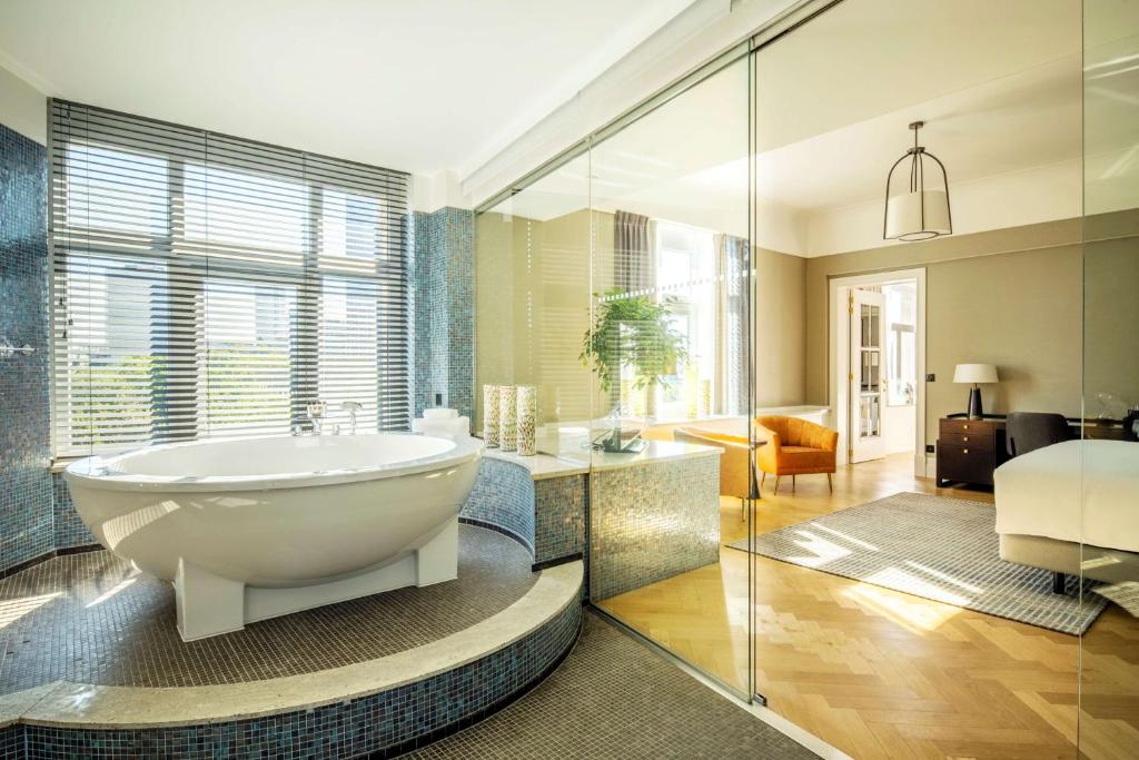 DoubleTree By Hilton Brussels City - Resim 44