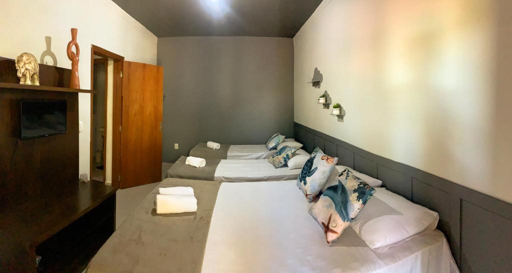 Tempat tidur dalam kamar di Pousada Praeros