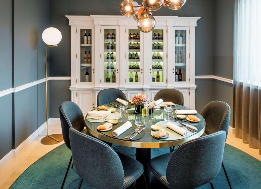 Hilton Brussels Grand Place - Resim 9