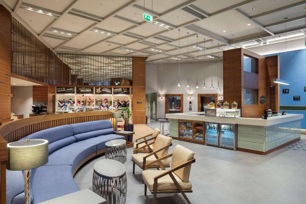 Гостиная зона в Hampton By Hilton Bursa