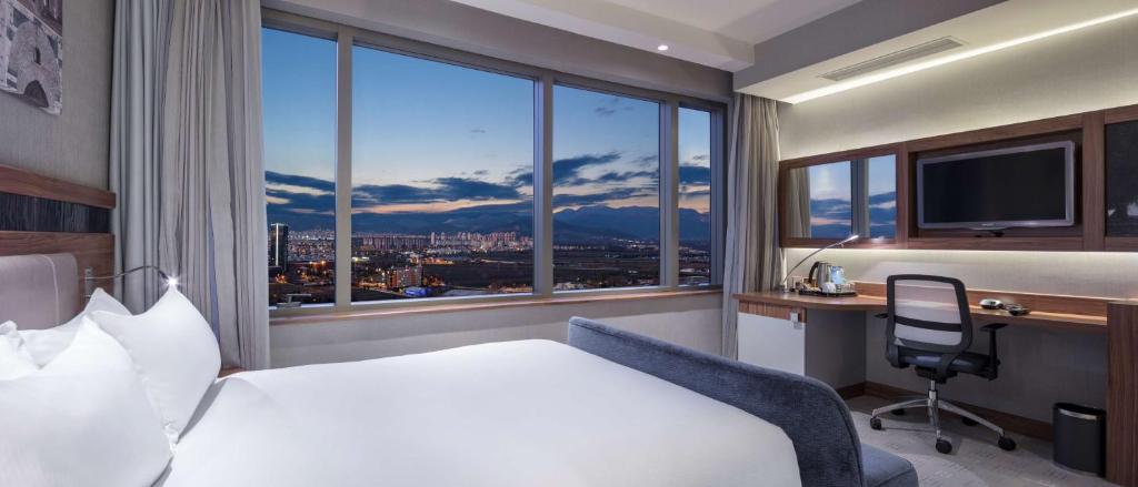 Кровать или кровати в номере Hampton By Hilton Bursa