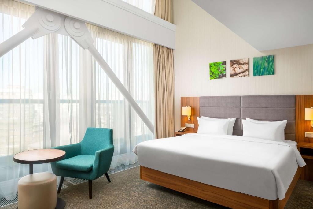 
Deluxe King Room with City View
