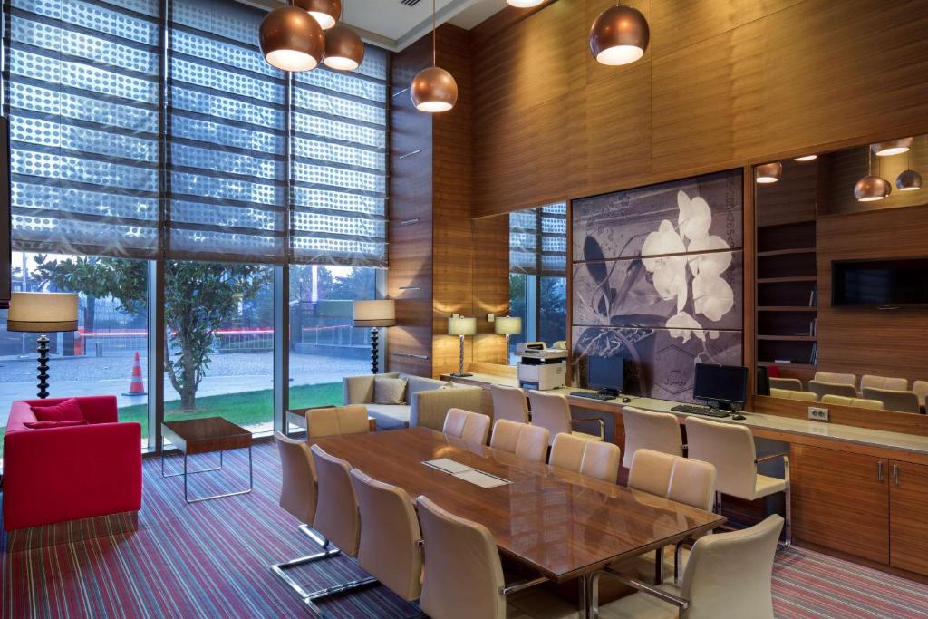 Гостиная зона в Hampton By Hilton Bursa