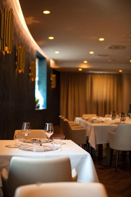 Restaurace v ubytování DoubleTree by Hilton Yerevan City Centre