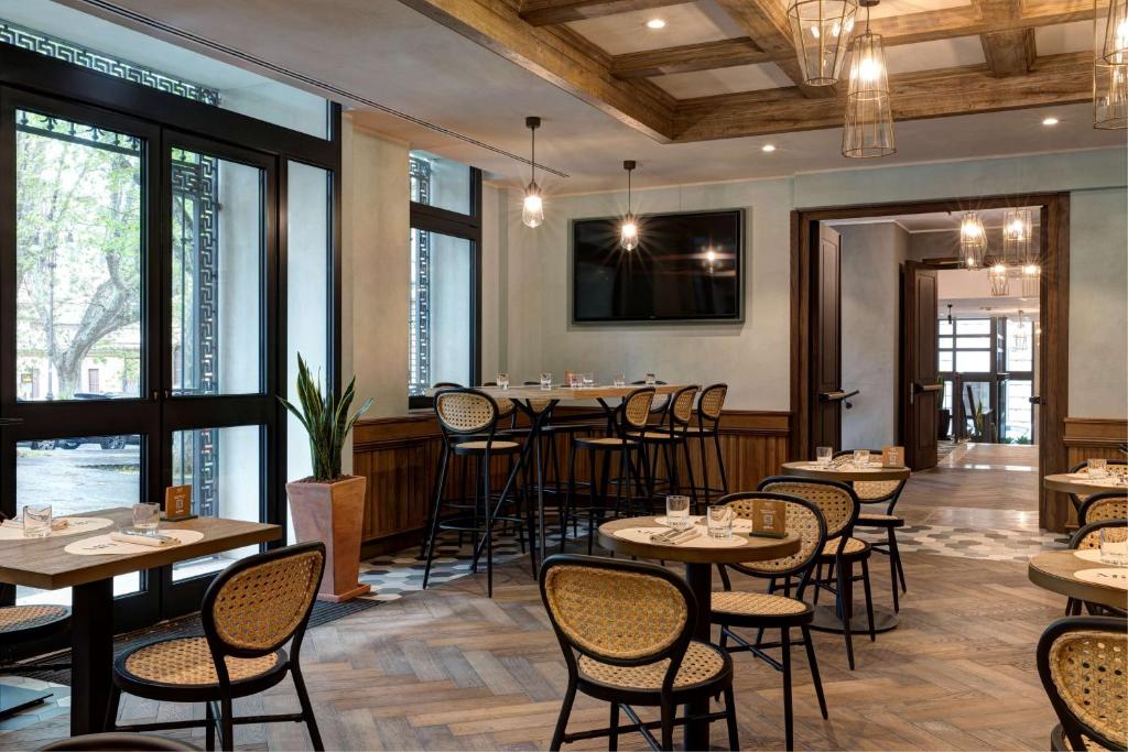Televízia a/alebo spoločenská miestnosť v ubytovaní DoubleTree By Hilton Rome Monti