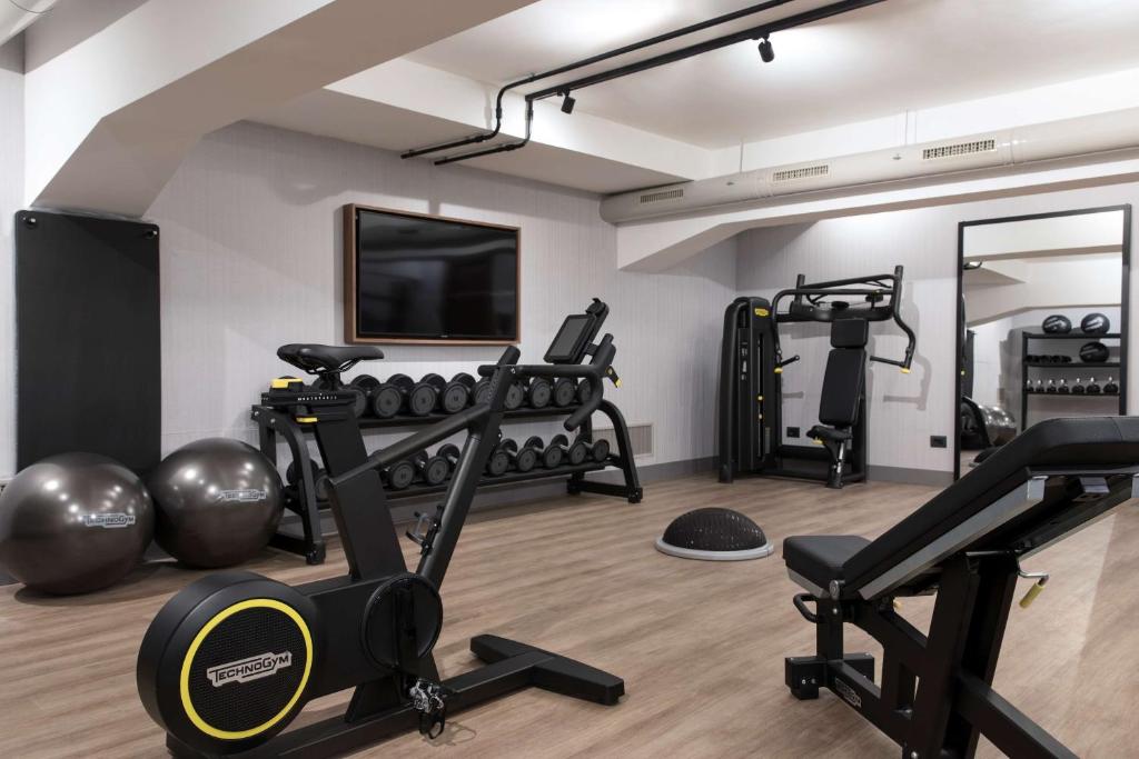 Posilňovňa alebo fitness centrum v ubytovaní DoubleTree By Hilton Rome Monti