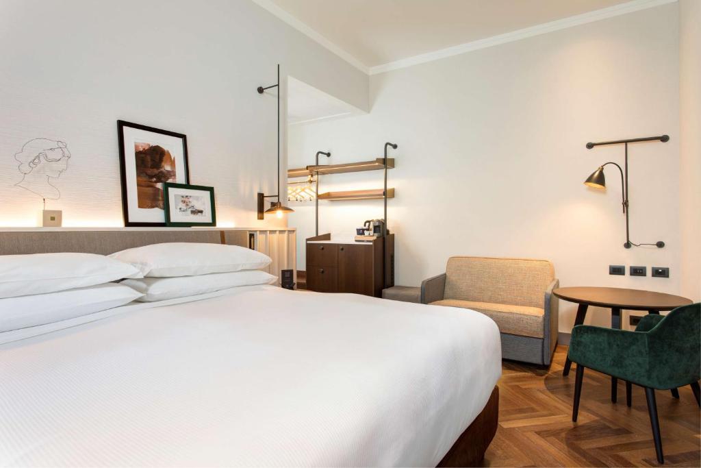 Posteľ alebo postele v izbe v ubytovaní DoubleTree By Hilton Rome Monti