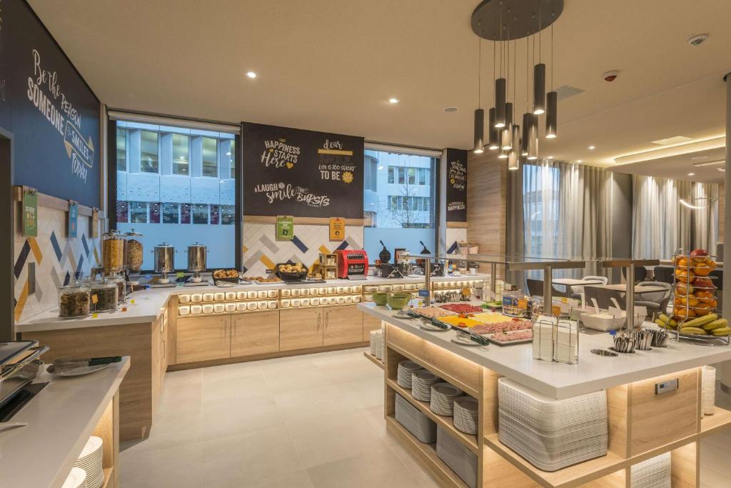 Hampton By Hilton Frankfurt Airport - Resim 5