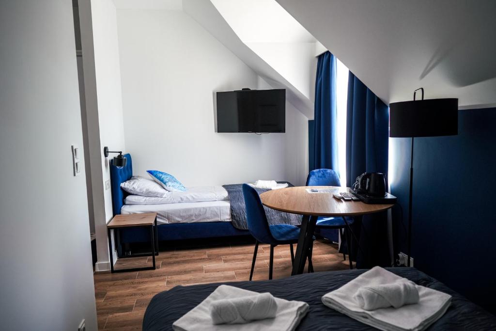 La Familia TYBURA - 3