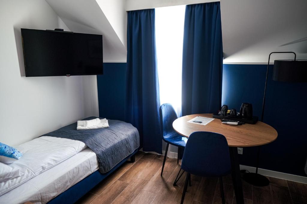 La Familia TYBURA - 4