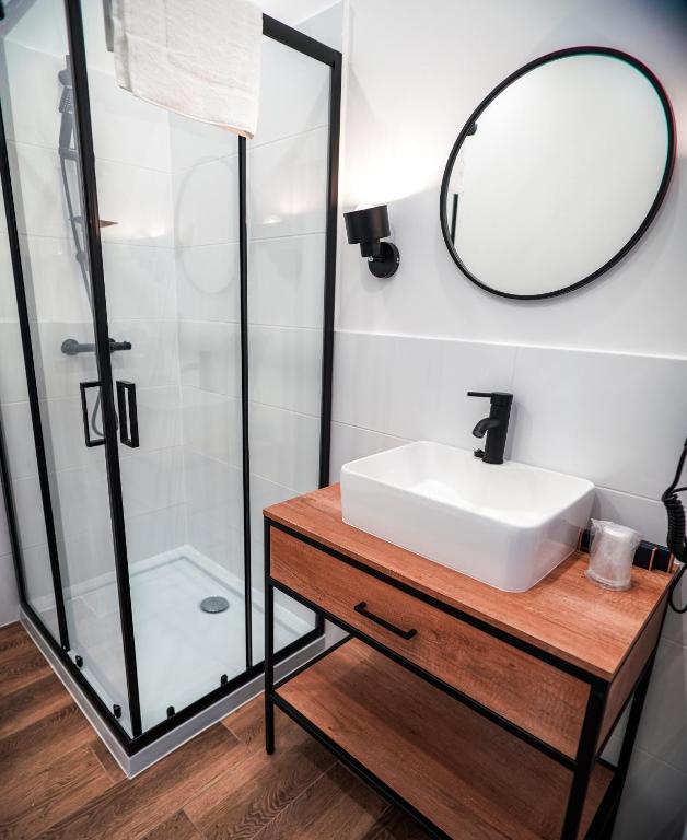 La Familia TYBURA - 7