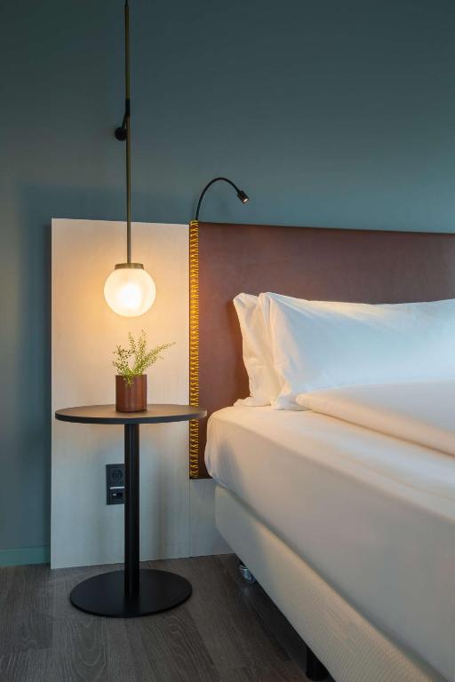 Postel nebo postele na pokoji v ubytování Hilton Garden Inn Mannheim