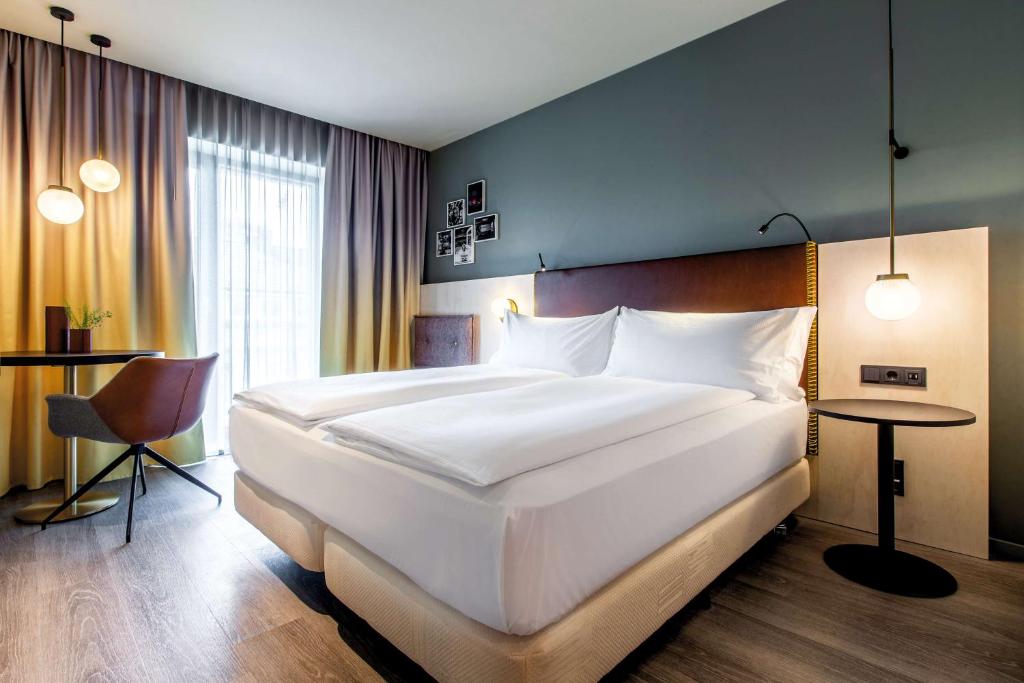 Postel nebo postele na pokoji v ubytování Hilton Garden Inn Mannheim