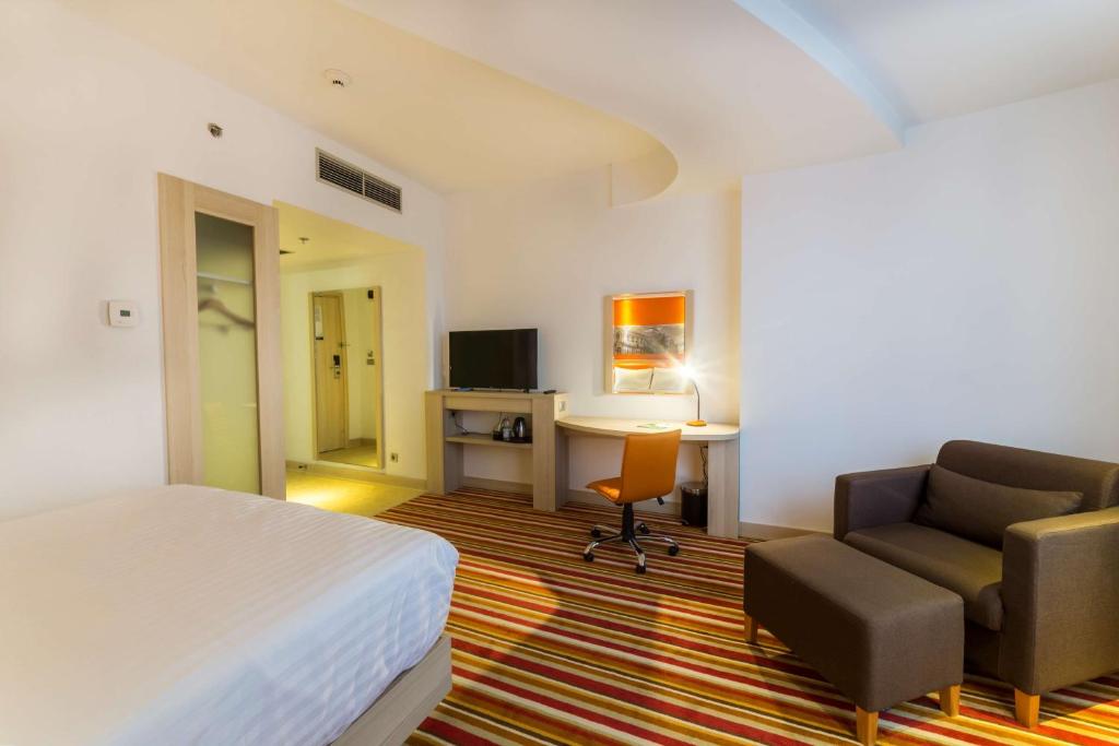 Hampton By Hilton Iasi - Queen Room