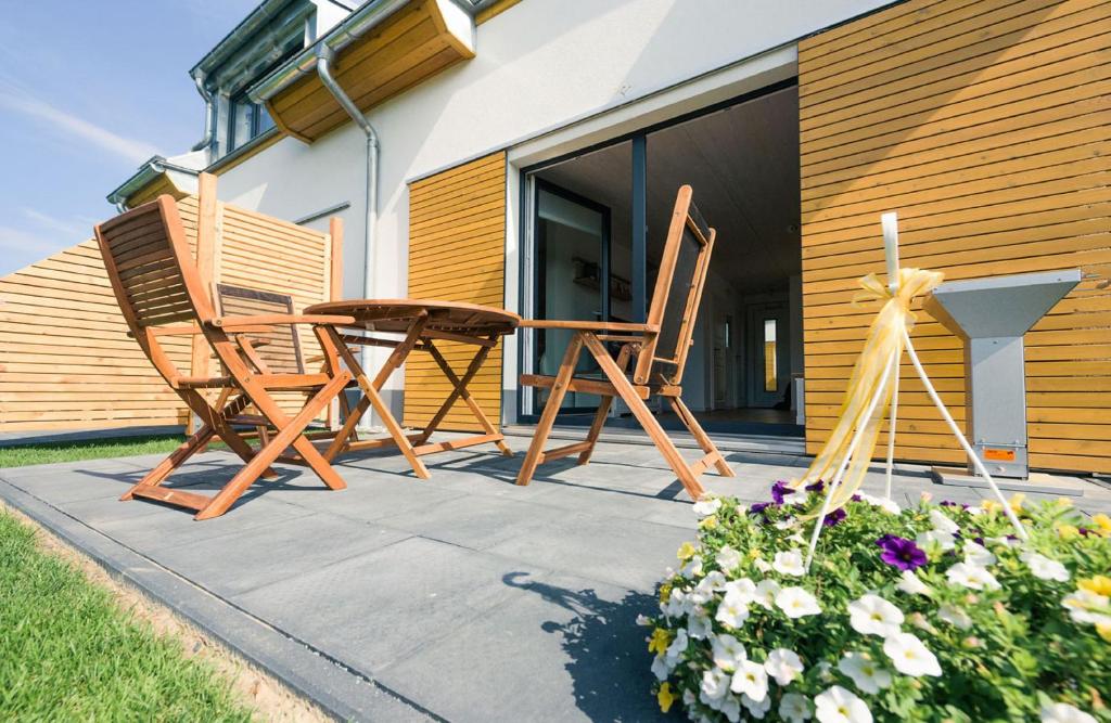 modernes Ferienhaus mit eigener Terrasse und kleinem Garten