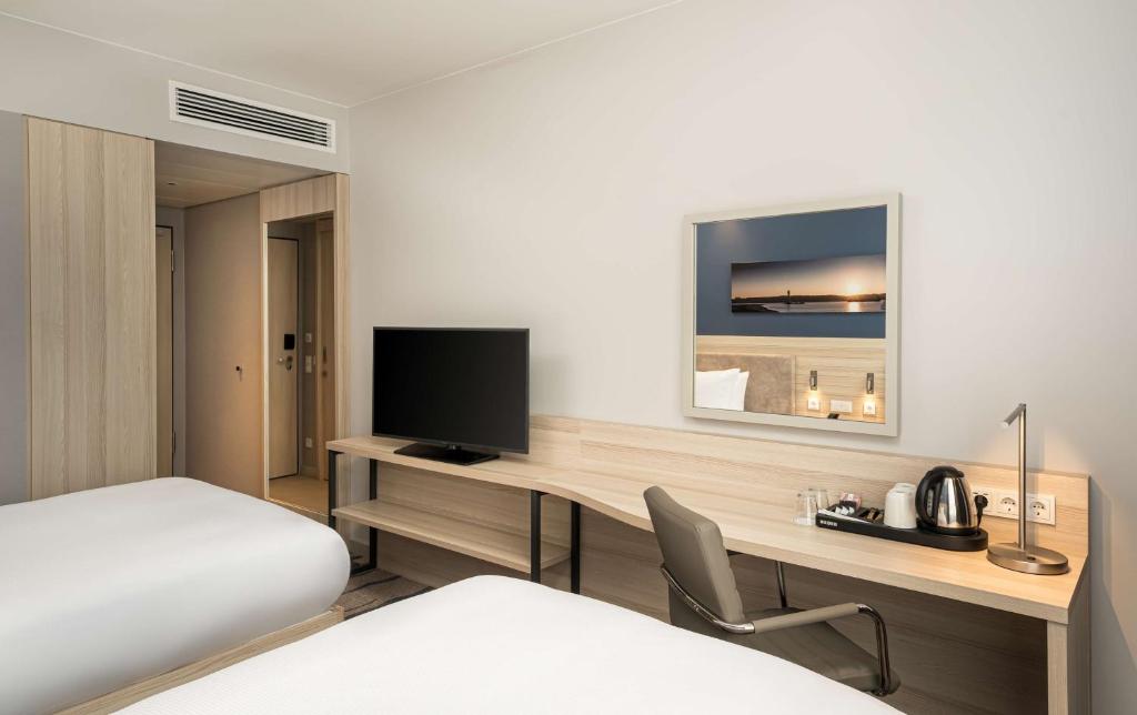 Hampton By Hilton Kiel - Twin Room With City View