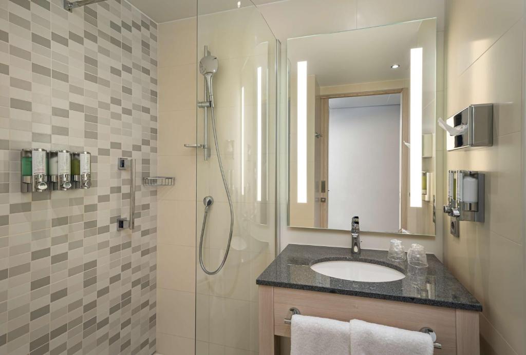 Hampton By Hilton Kiel - Queen Room With Harbor View - Non-Smoking