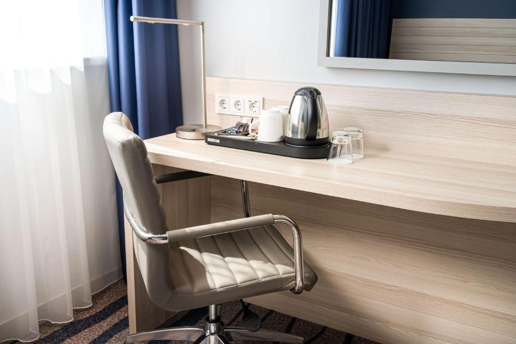 Hampton By Hilton Kiel - Queen Room With Sofa Bed