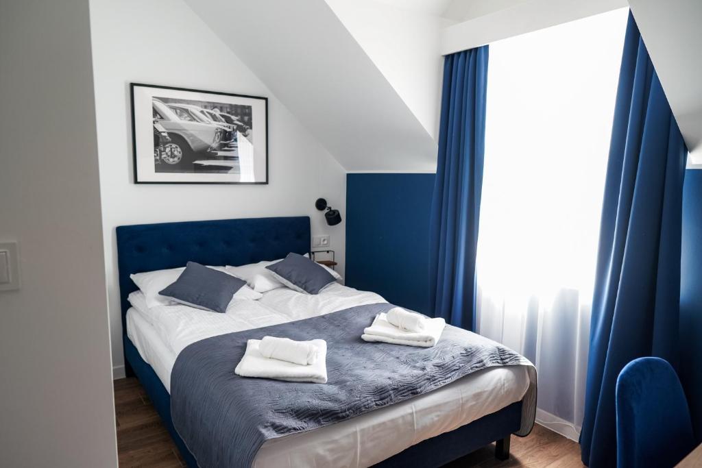 La Familia TYBURA - 9