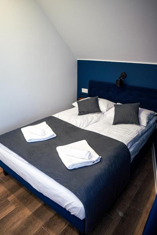 La Familia TYBURA - 11