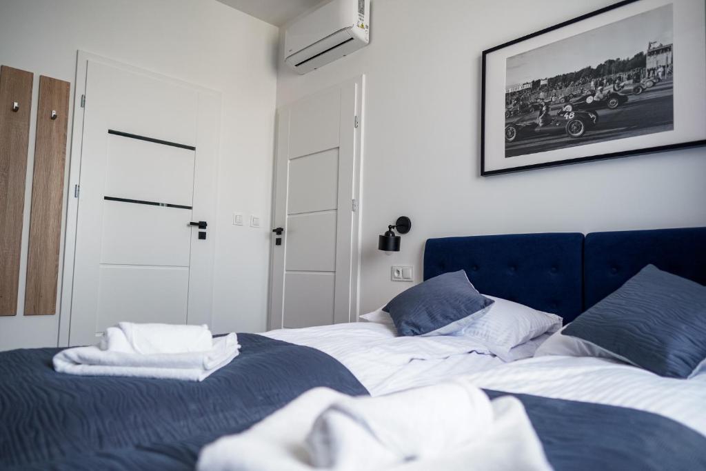 La Familia TYBURA - 17