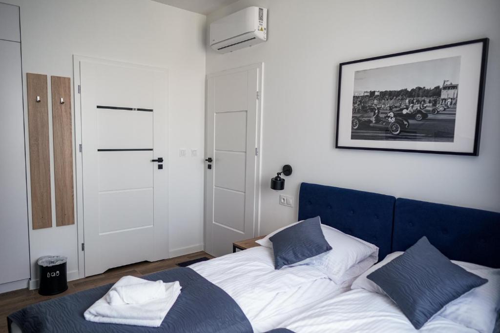 La Familia TYBURA - 16