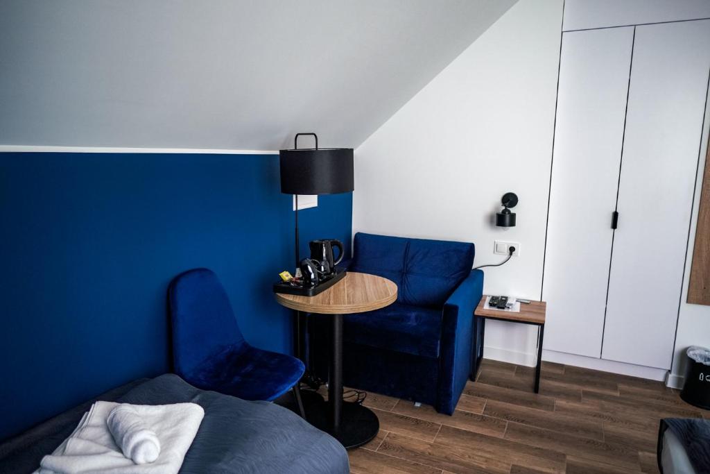 La Familia TYBURA - 19