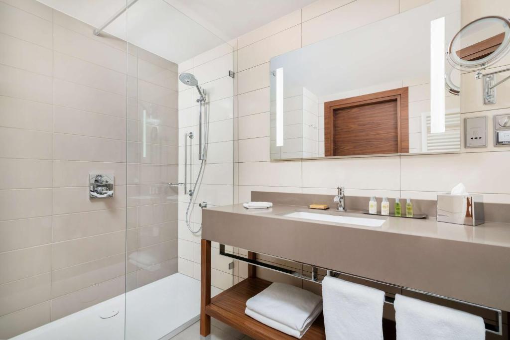 DoubleTree by Hilton Krakow Hotel & Convention Center - King Guest Room