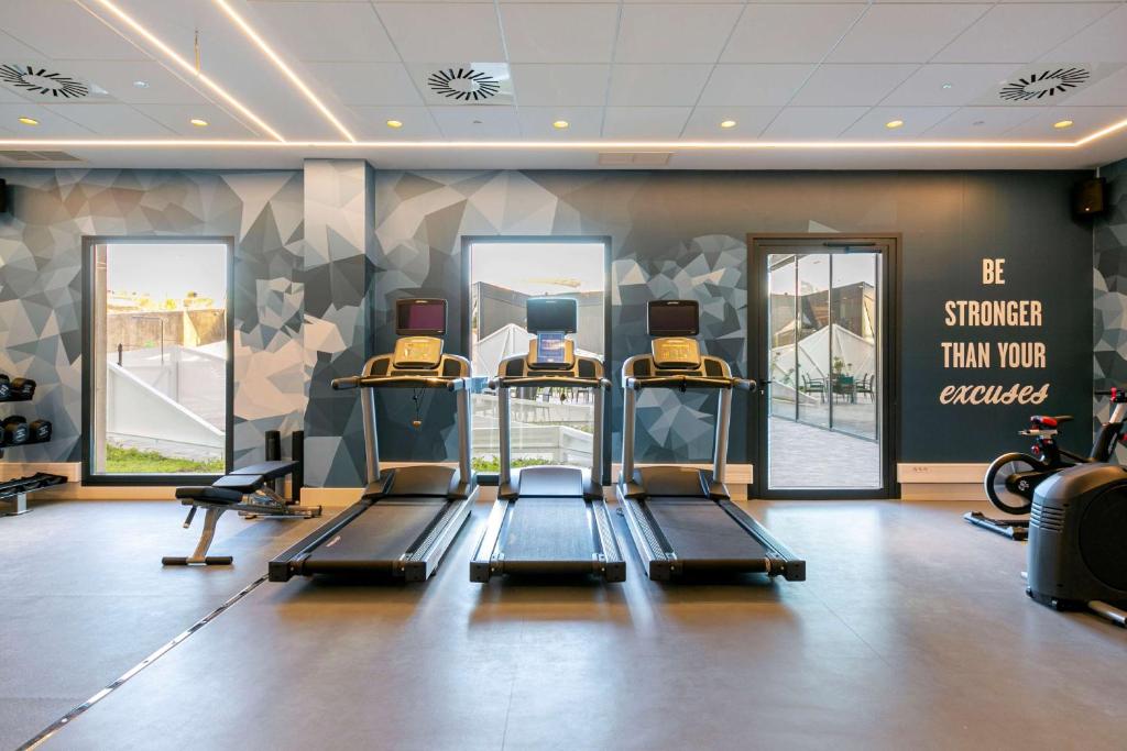 The fitness centre and/or fitness facilities at Hampton By Hilton Alcobendas Madrid